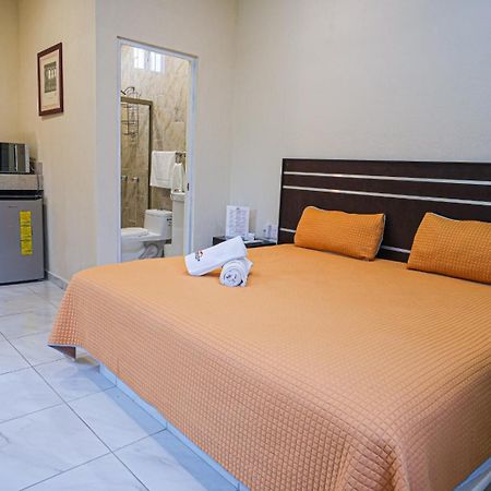 Hotel Y Suites Los Encantos 사율리타 외부 사진