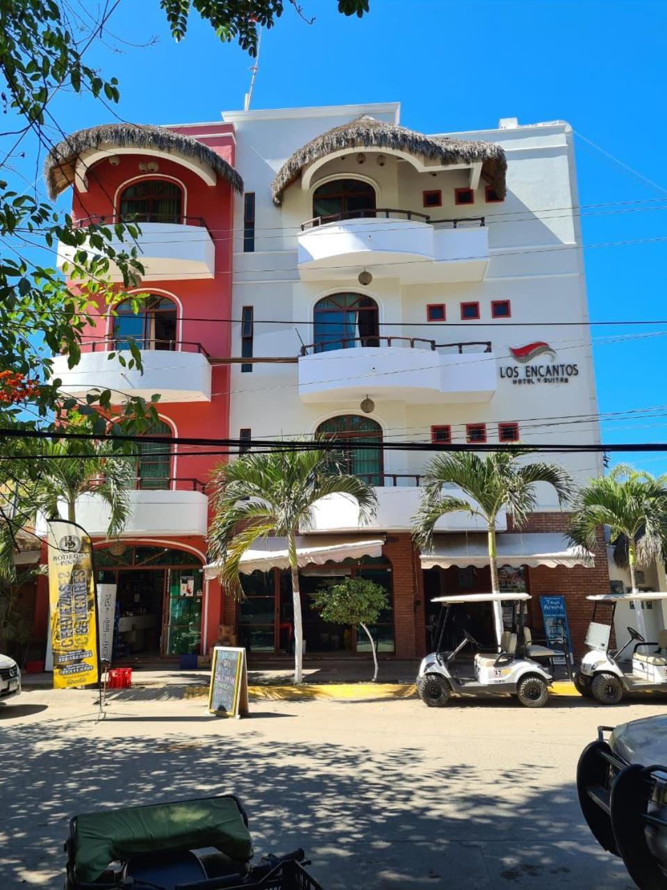 Hotel Y Suites Los Encantos 사율리타 외부 사진