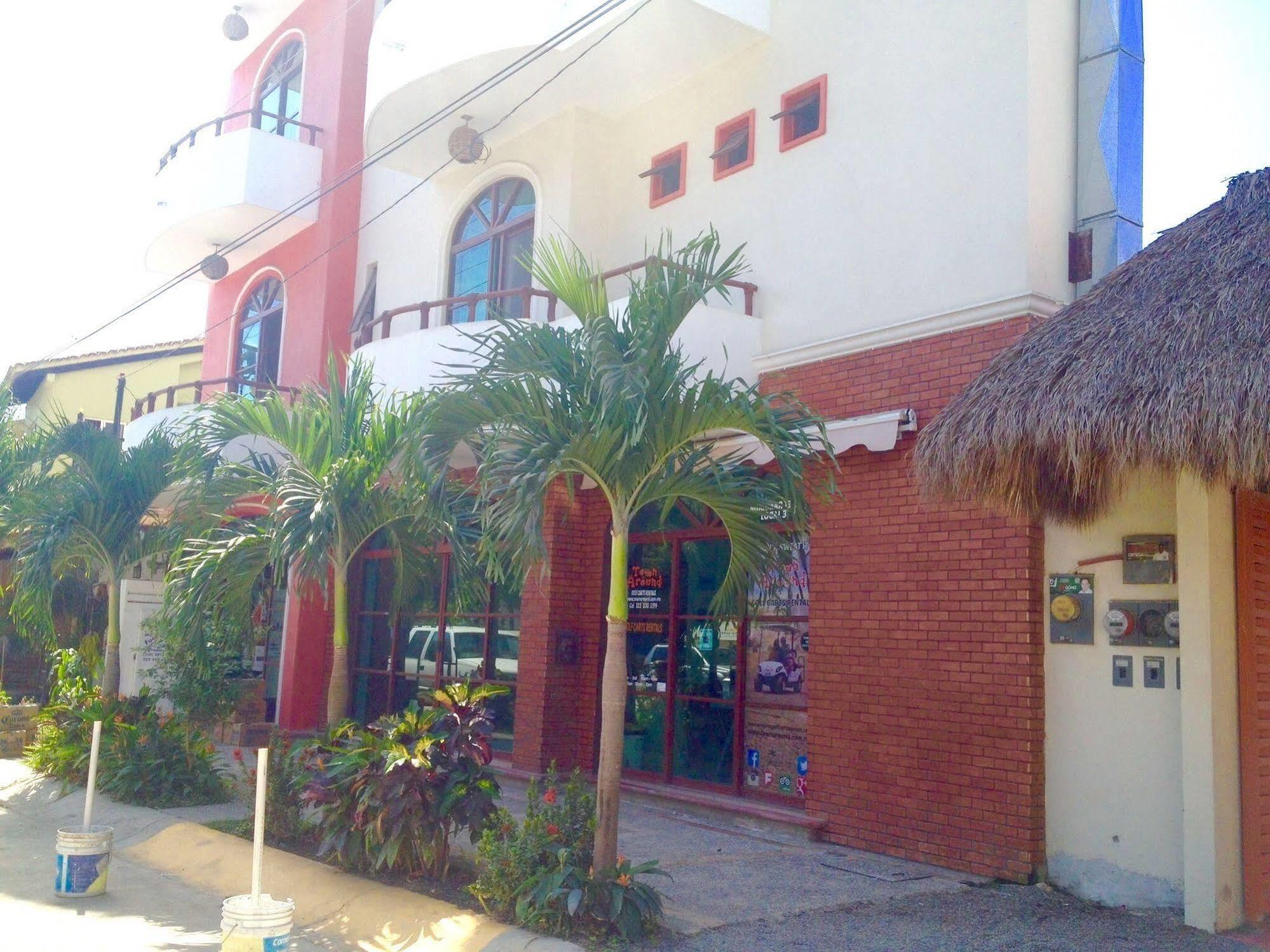 Hotel Y Suites Los Encantos 사율리타 외부 사진