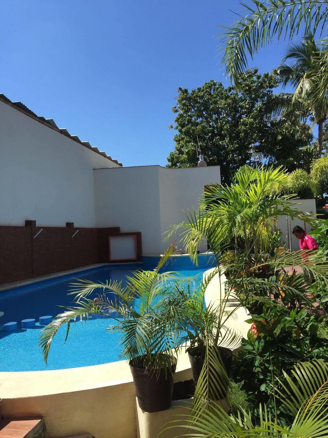 Hotel Y Suites Los Encantos 사율리타 외부 사진